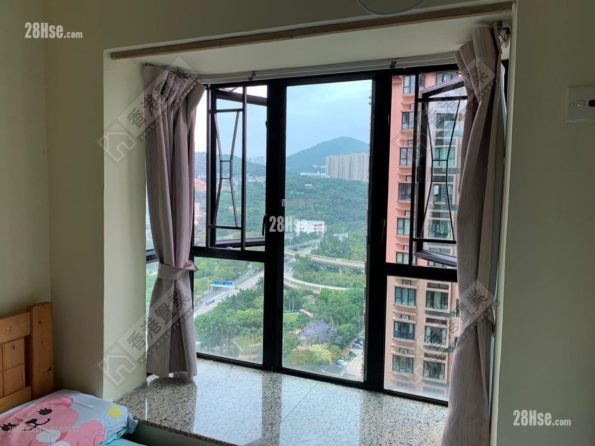 Nan Fung Plaza Sell 2 Bedrooms , 1 Bathroom 375 ft²