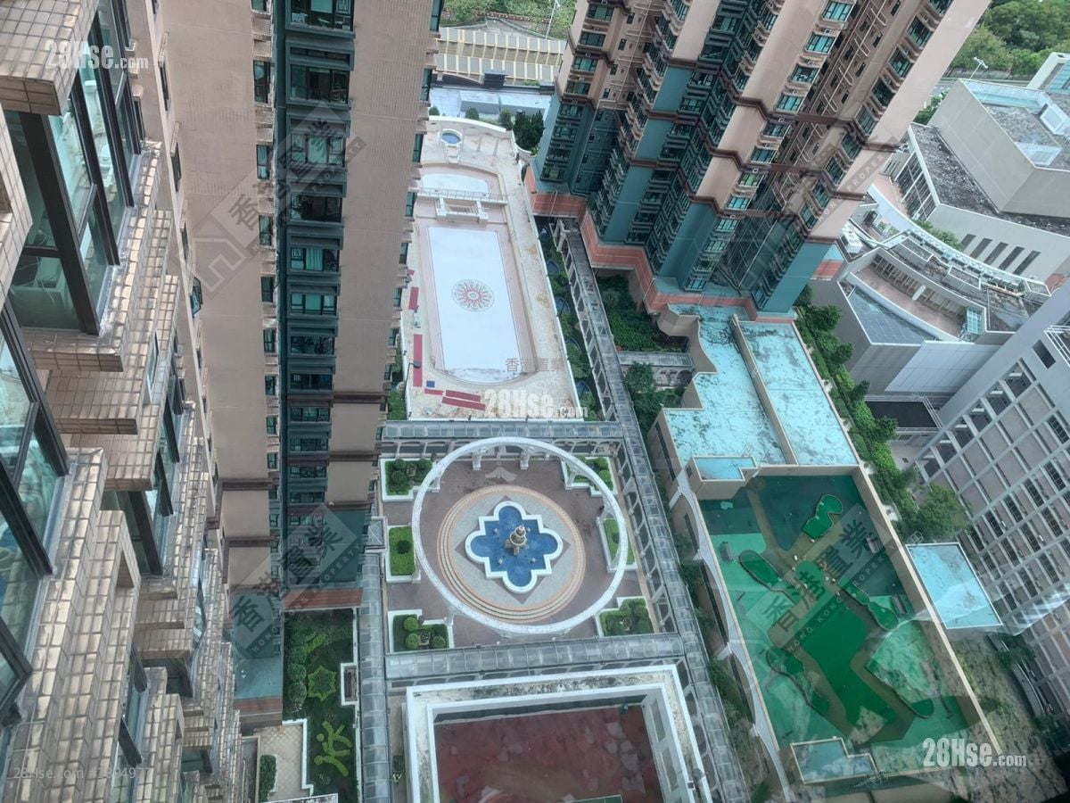 Nan Fung Plaza Sell 2 Bedrooms , 1 Bathroom 375 ft²