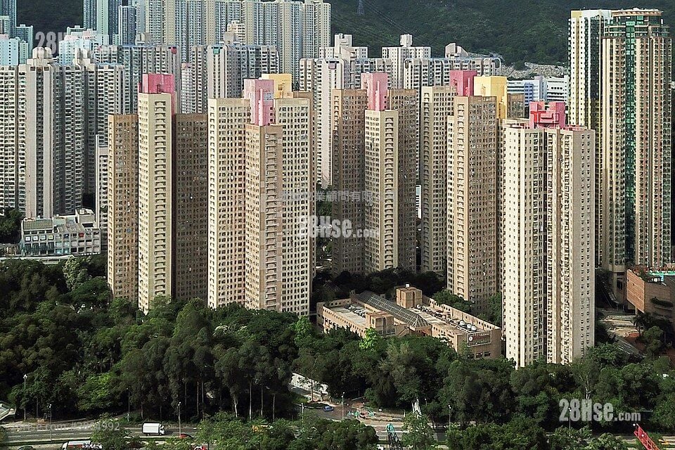 Lung Poon Court Sell 2 Bedrooms , 1 Bathroom 383 ft²