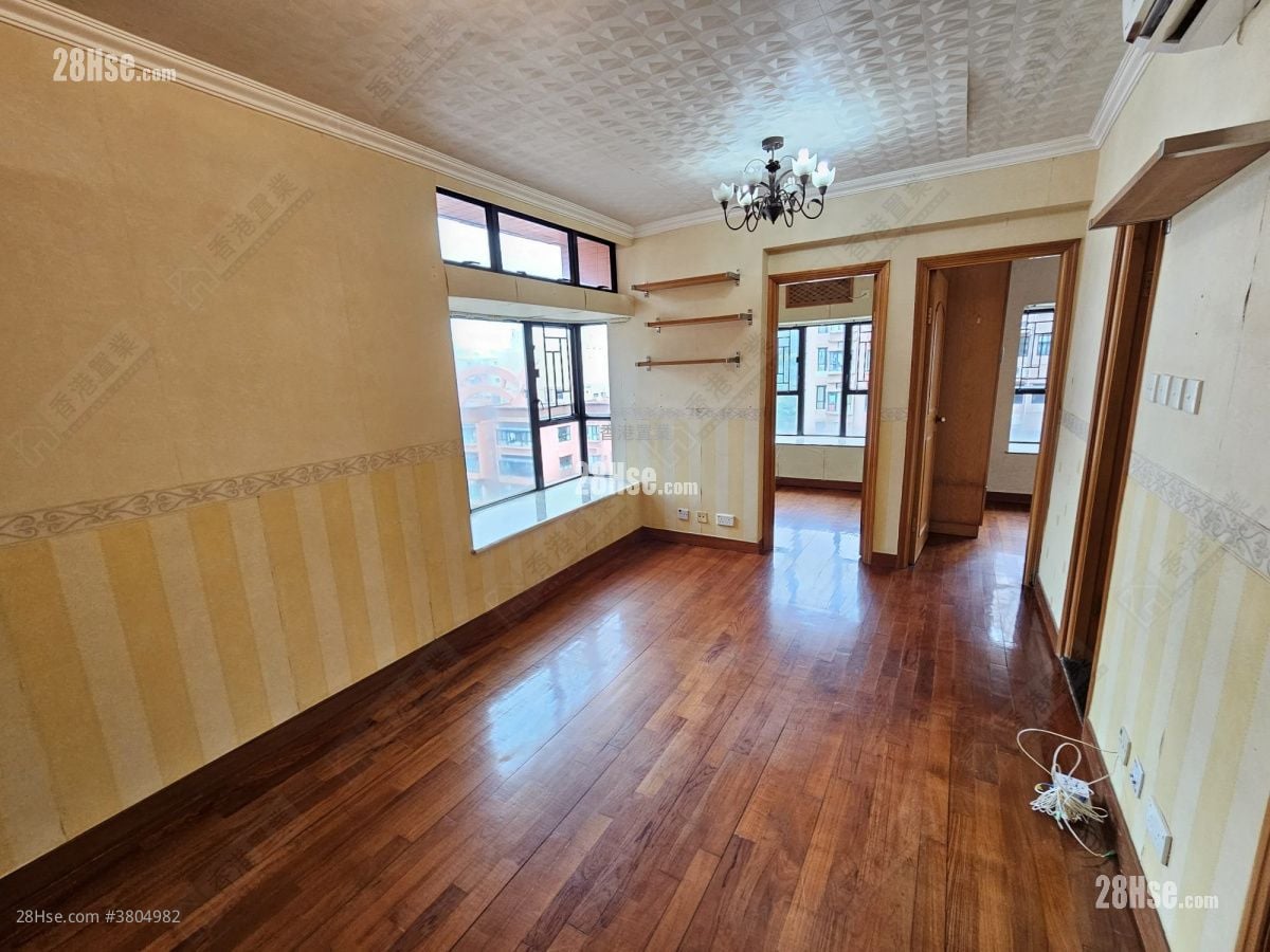 Nan Fung Plaza Sell 2 Bedrooms , 1 Bathroom 419 ft²