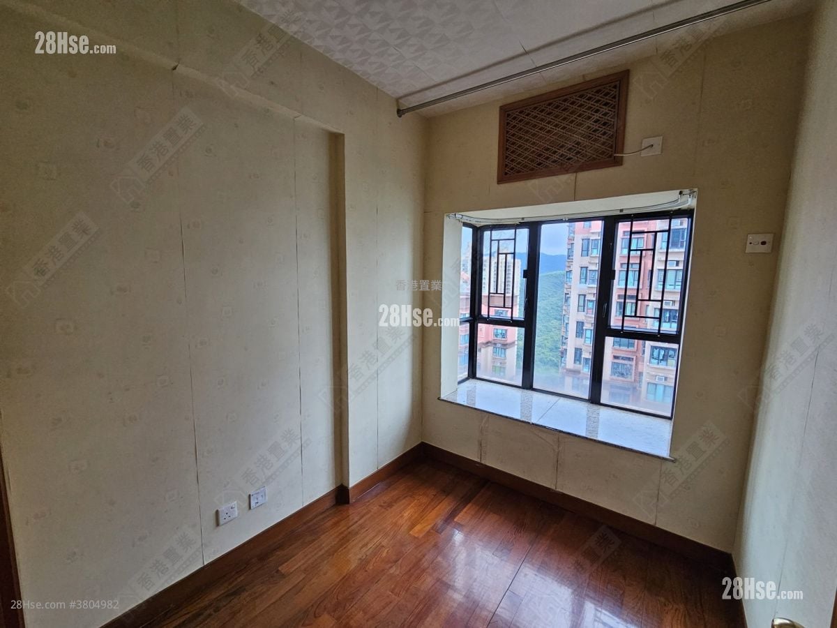 Nan Fung Plaza Sell 2 Bedrooms , 1 Bathroom 419 ft²