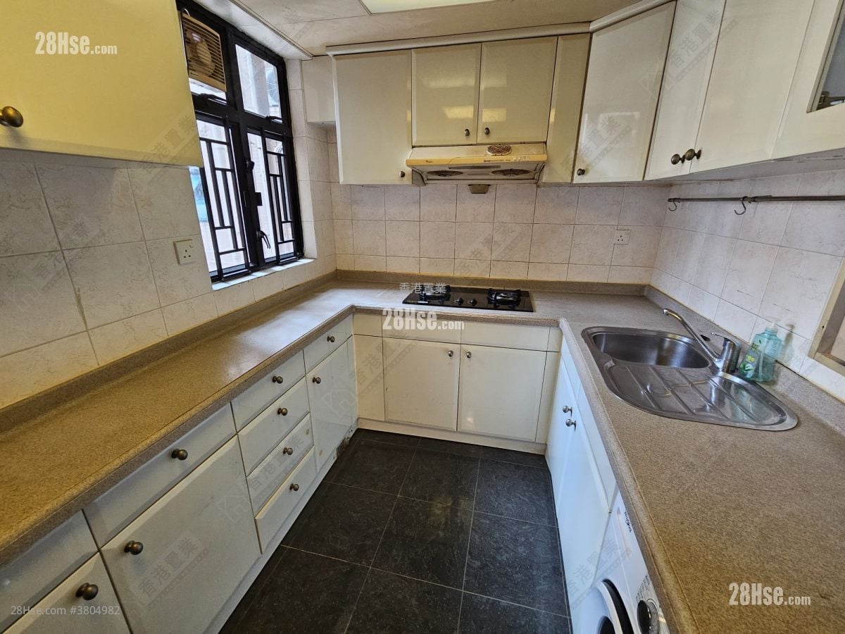 Nan Fung Plaza Sell 2 Bedrooms , 1 Bathroom 419 ft²