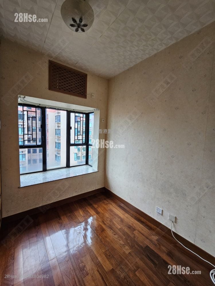 Nan Fung Plaza Sell 2 Bedrooms , 1 Bathroom 419 ft²