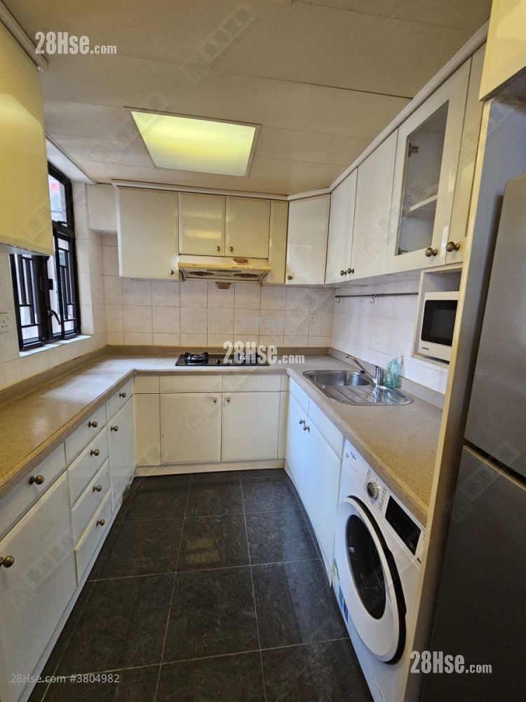 Nan Fung Plaza Sell 2 Bedrooms , 1 Bathroom 419 ft²