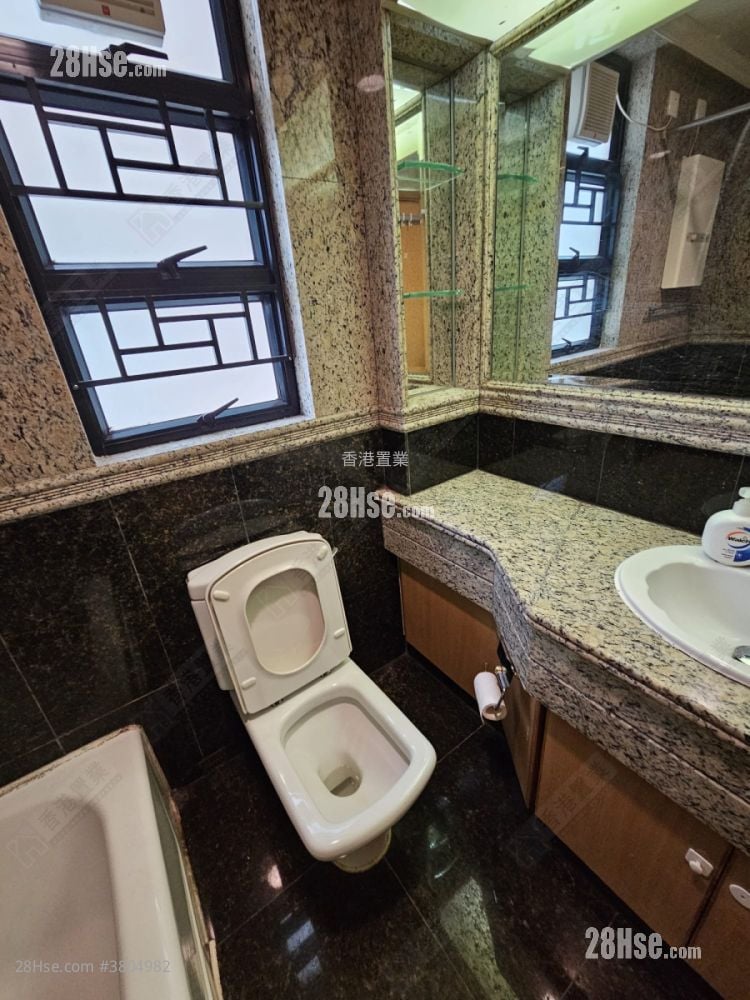 Nan Fung Plaza Sell 2 Bedrooms , 1 Bathroom 419 ft²