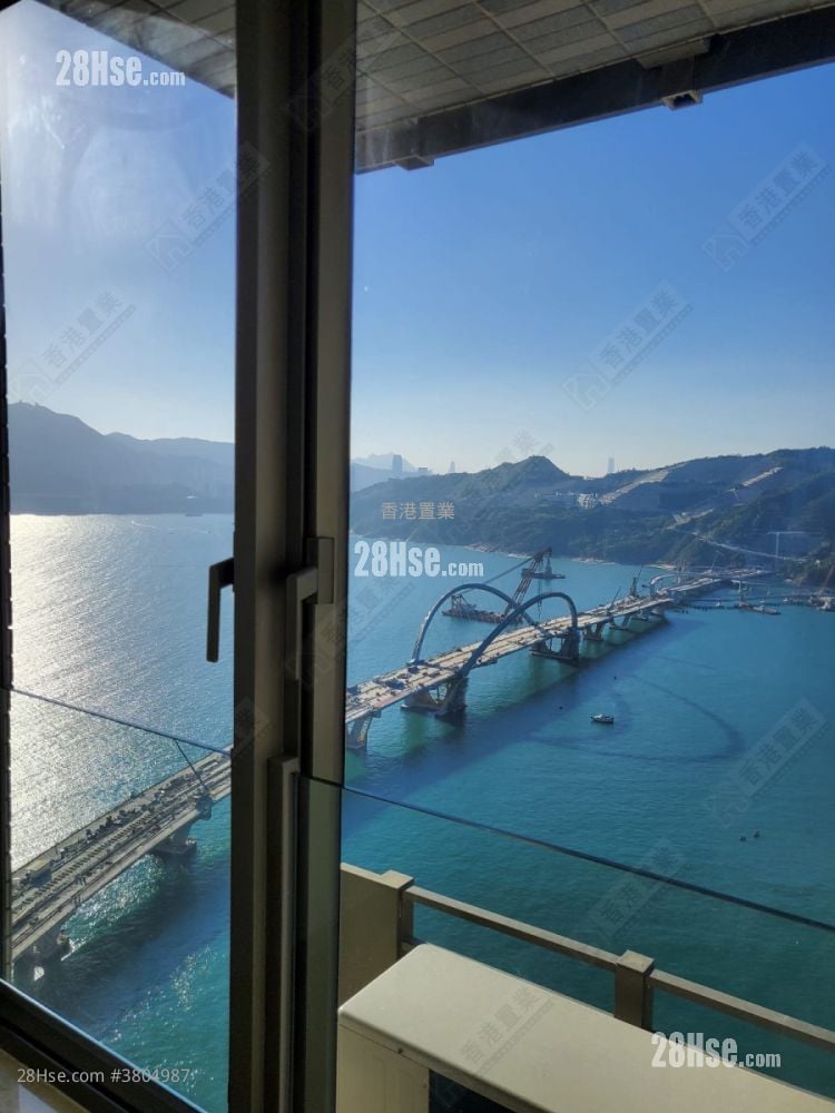 Sea To Sky Sell 3 Bedrooms , 2 Bathrooms 735 ft²