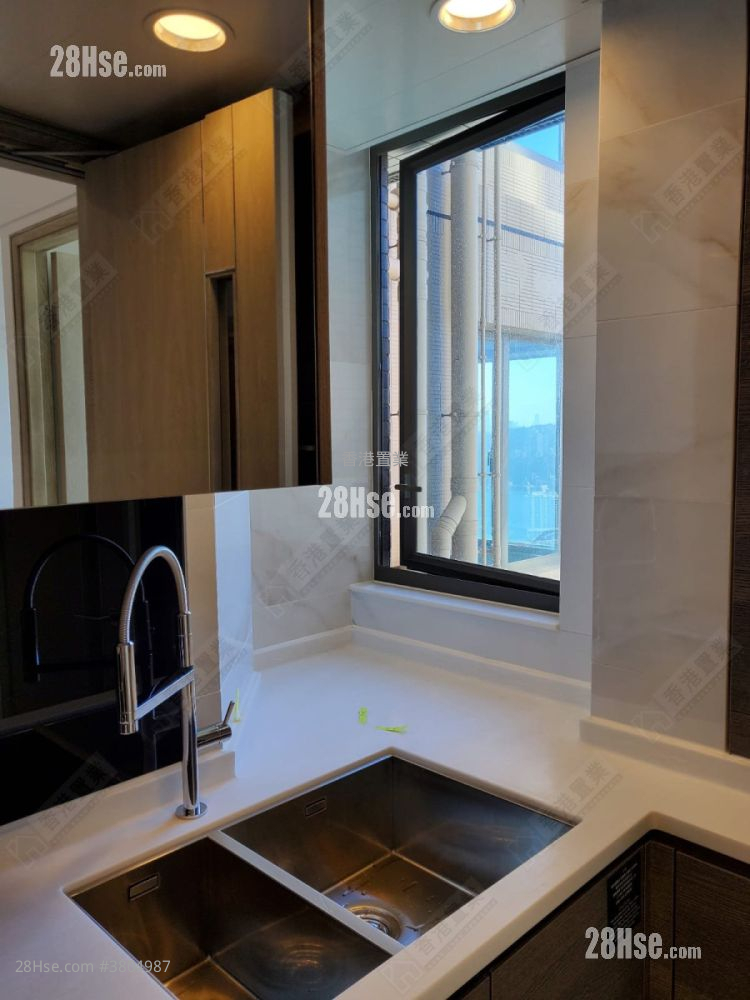 Sea To Sky Sell 3 Bedrooms , 2 Bathrooms 735 ft²