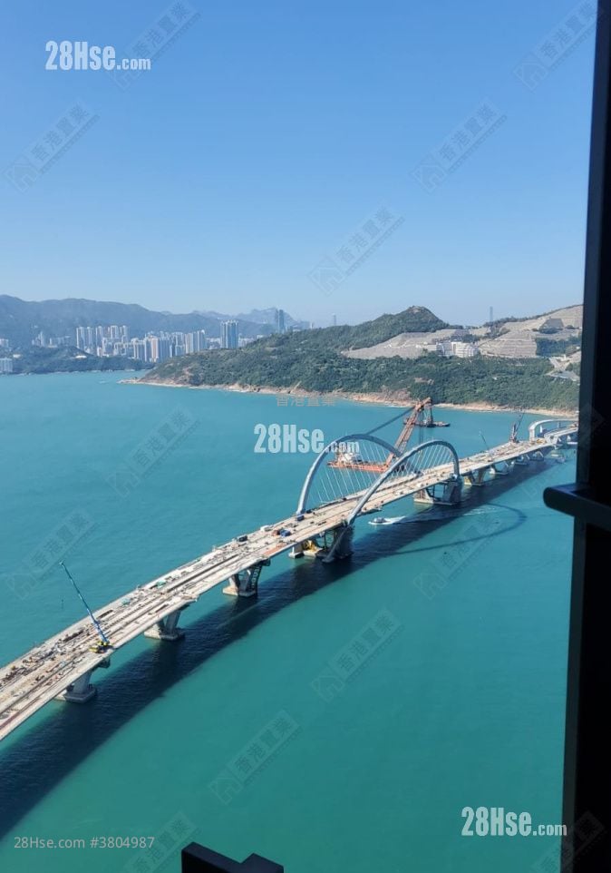 Sea To Sky Sell 3 Bedrooms , 2 Bathrooms 735 ft²