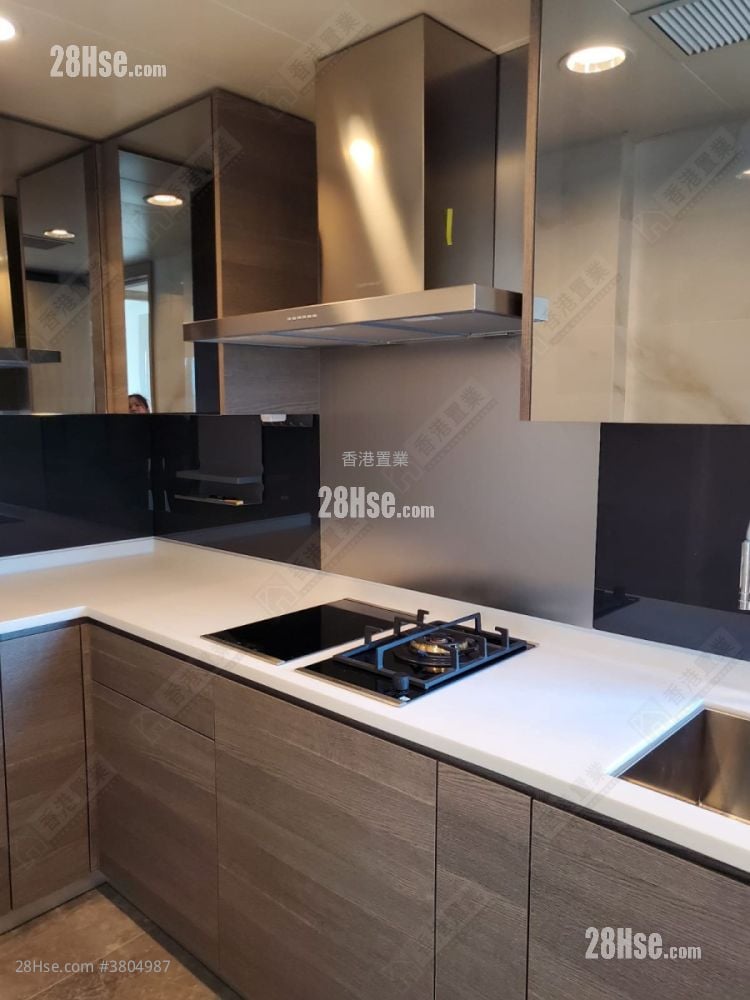 Sea To Sky Sell 3 Bedrooms , 2 Bathrooms 735 ft²