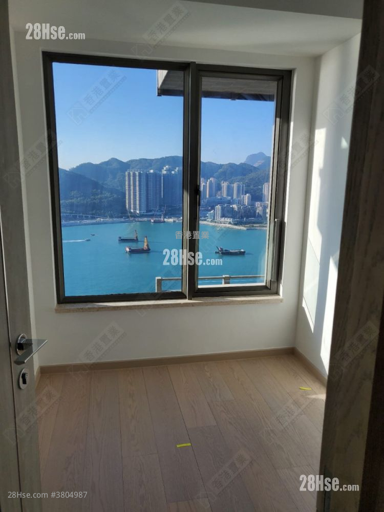 Sea To Sky Sell 3 Bedrooms , 2 Bathrooms 735 ft²
