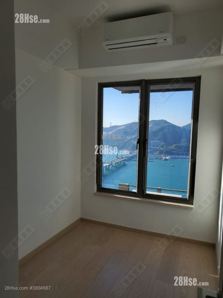 Sea To Sky Sell 3 Bedrooms , 2 Bathrooms 735 ft²