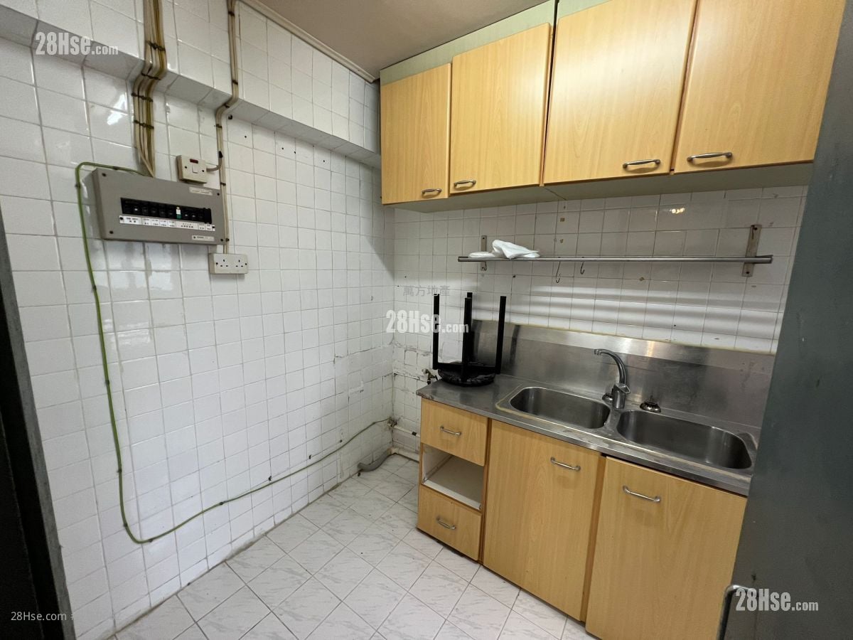 Kwong Yuen Estate Sell 2 Bedrooms , 1 Bathroom 443 ft²