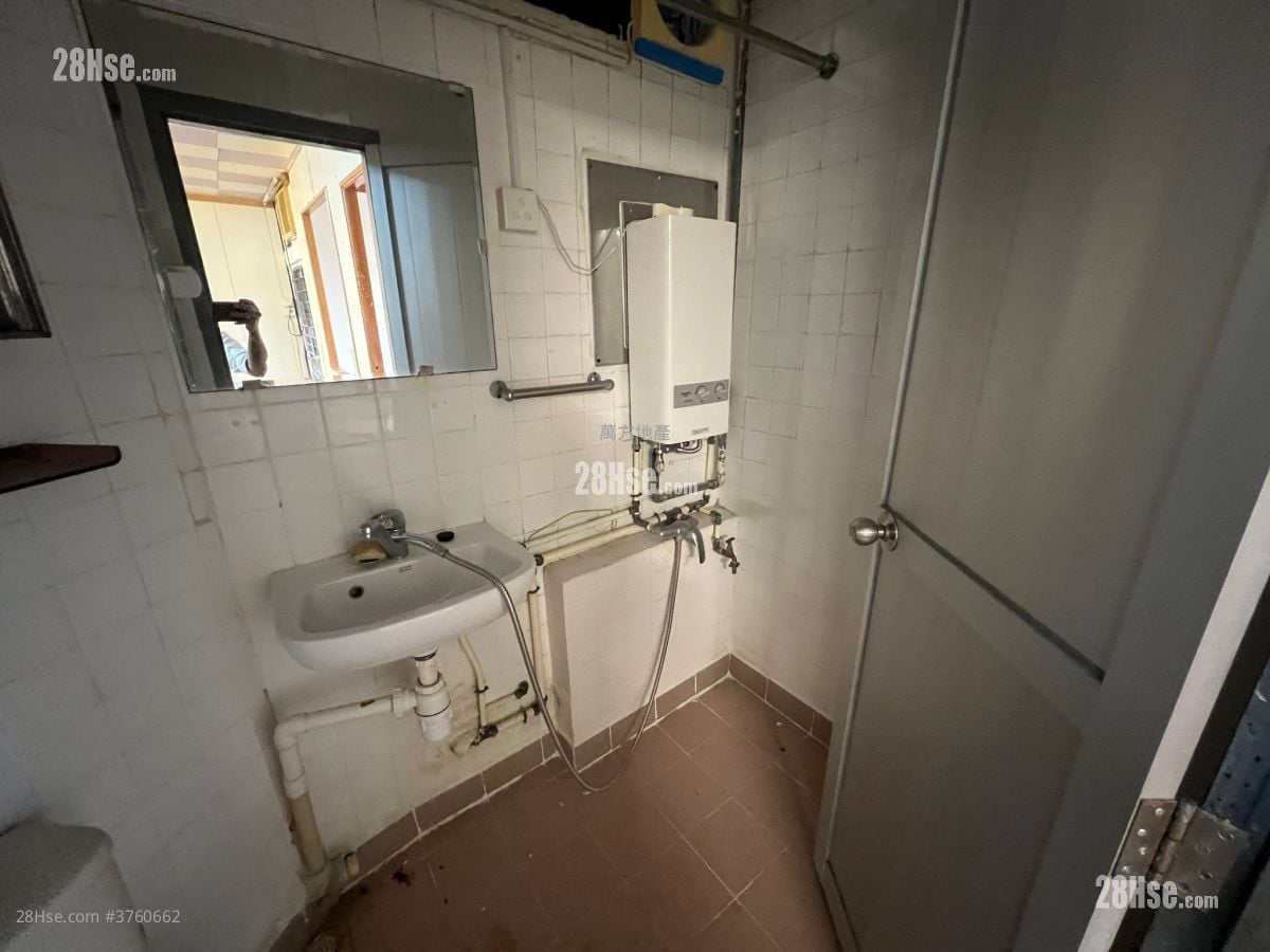 Kwong Yuen Estate Sell 2 Bedrooms , 1 Bathroom 443 ft²
