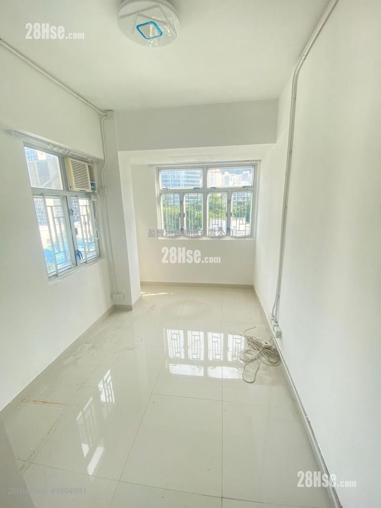Wah To Building Sell 4 Bedrooms , 4 Bathrooms 565 ft²