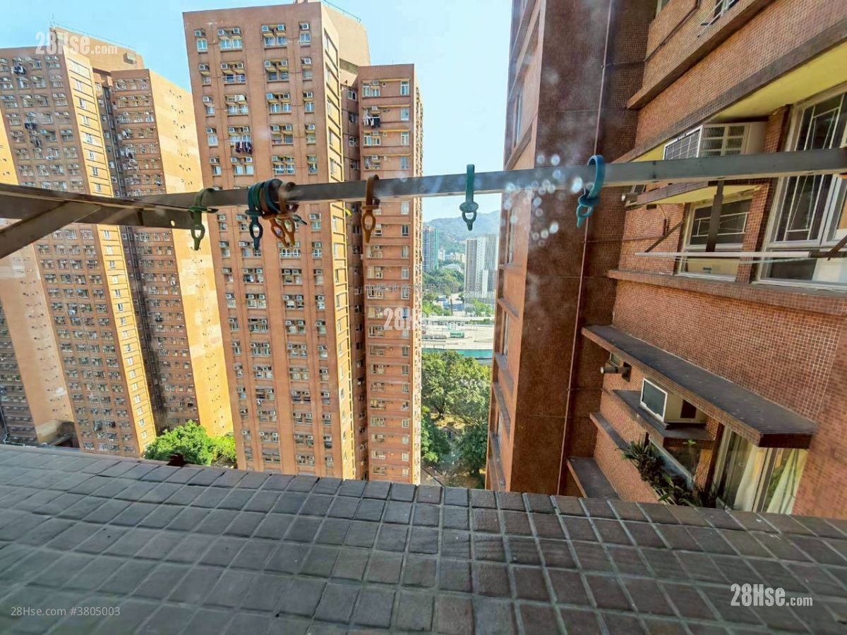 Siu Hong Court Sell 2 Bedrooms 438 ft²