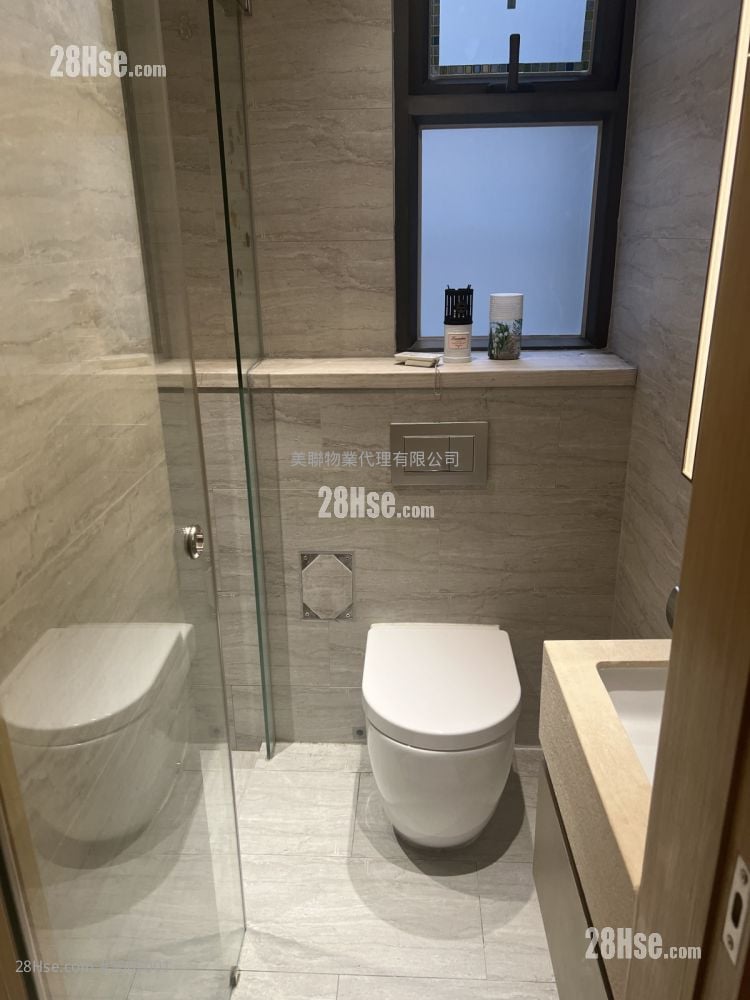 The Astro Sell 173 ft²