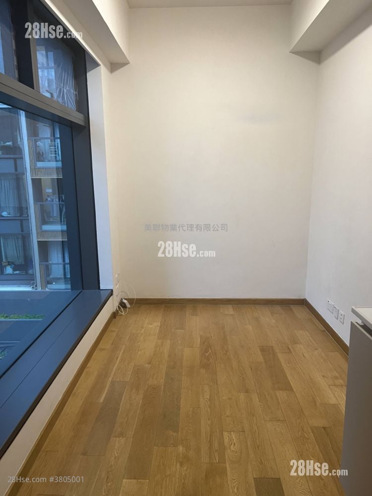 The Astro Sell 173 ft²