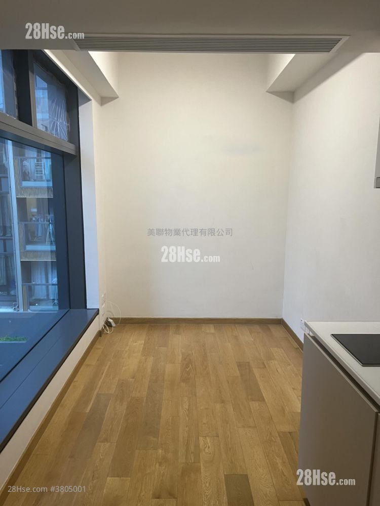 The Astro Sell 173 ft²