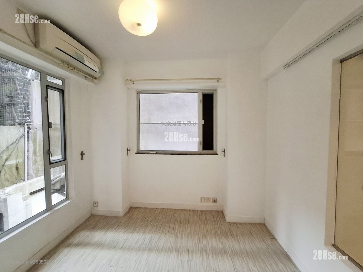 King's Court Sell 1 Bedroom , 1 Bathroom 339 ft²