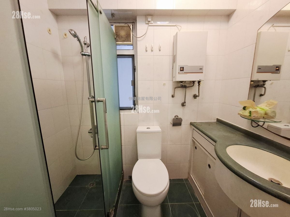 King's Court Sell 1 Bedroom , 1 Bathroom 339 ft²