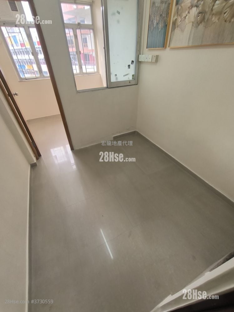 行樓梯中層 Rental 1 Bedroom , 1 Bathroom 160 ft²