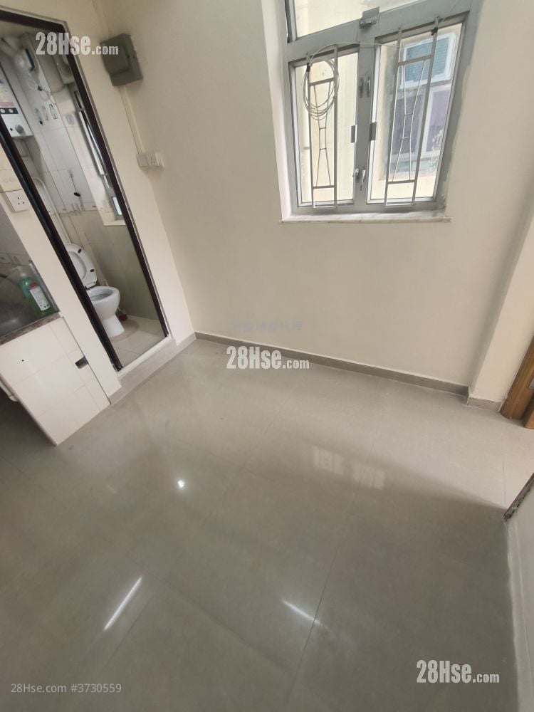 行樓梯中層 Rental 1 Bedroom , 1 Bathroom 160 ft²