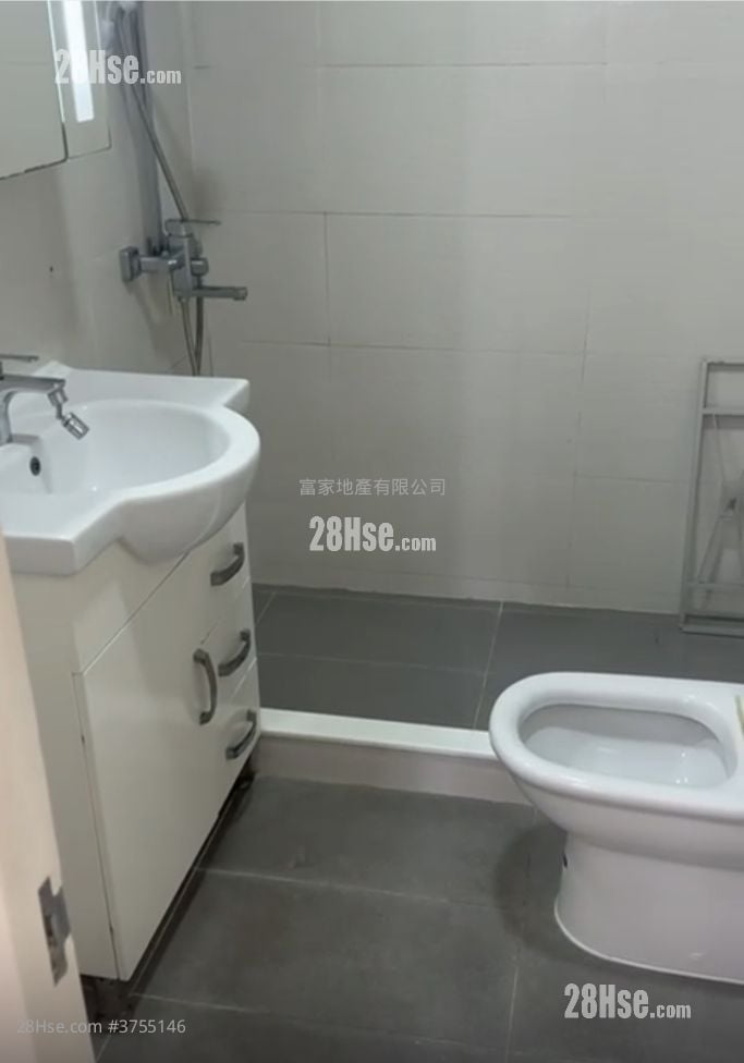 健威花园 租盘 2 房 , 1 浴室 446 平方尺