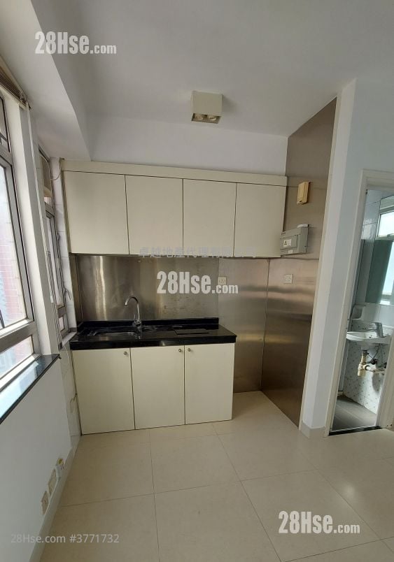 The Jolly House Sell Studio , 1 Bathroom 159 ft²