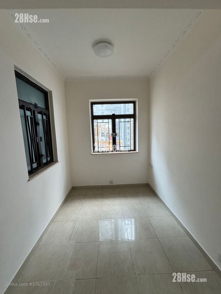 Sing Kong Building Sell 1 Bedroom , 1 Bathroom 307 ft²