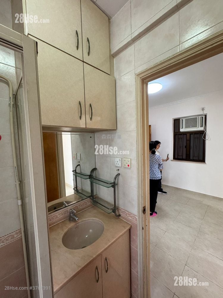 Sing Kong Building Sell 1 Bedroom , 1 Bathroom 307 ft²