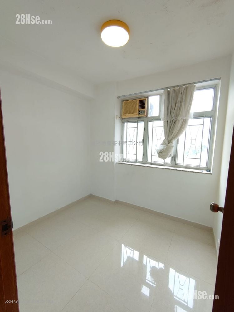 Tsuen Wan Centre Sell 2 Bedrooms 329 ft²