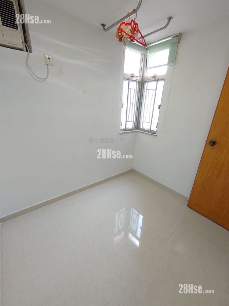 Tsuen Wan Centre Sell 2 Bedrooms 329 ft²