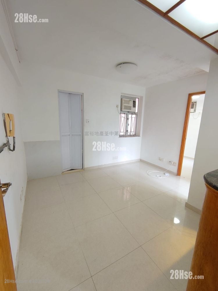 Tsuen Wan Centre Sell 2 Bedrooms 329 ft²