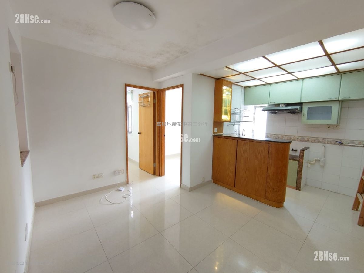 Tsuen Wan Centre Sell 2 Bedrooms 329 ft²