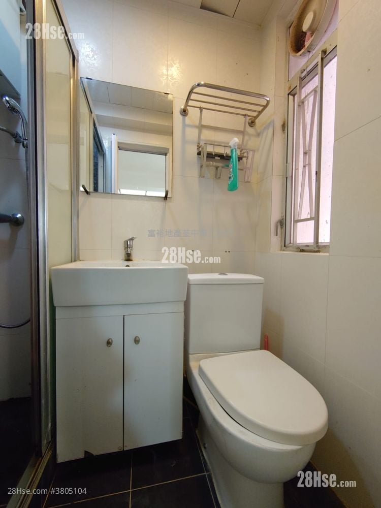 Tsuen Wan Centre Sell 2 Bedrooms 329 ft²