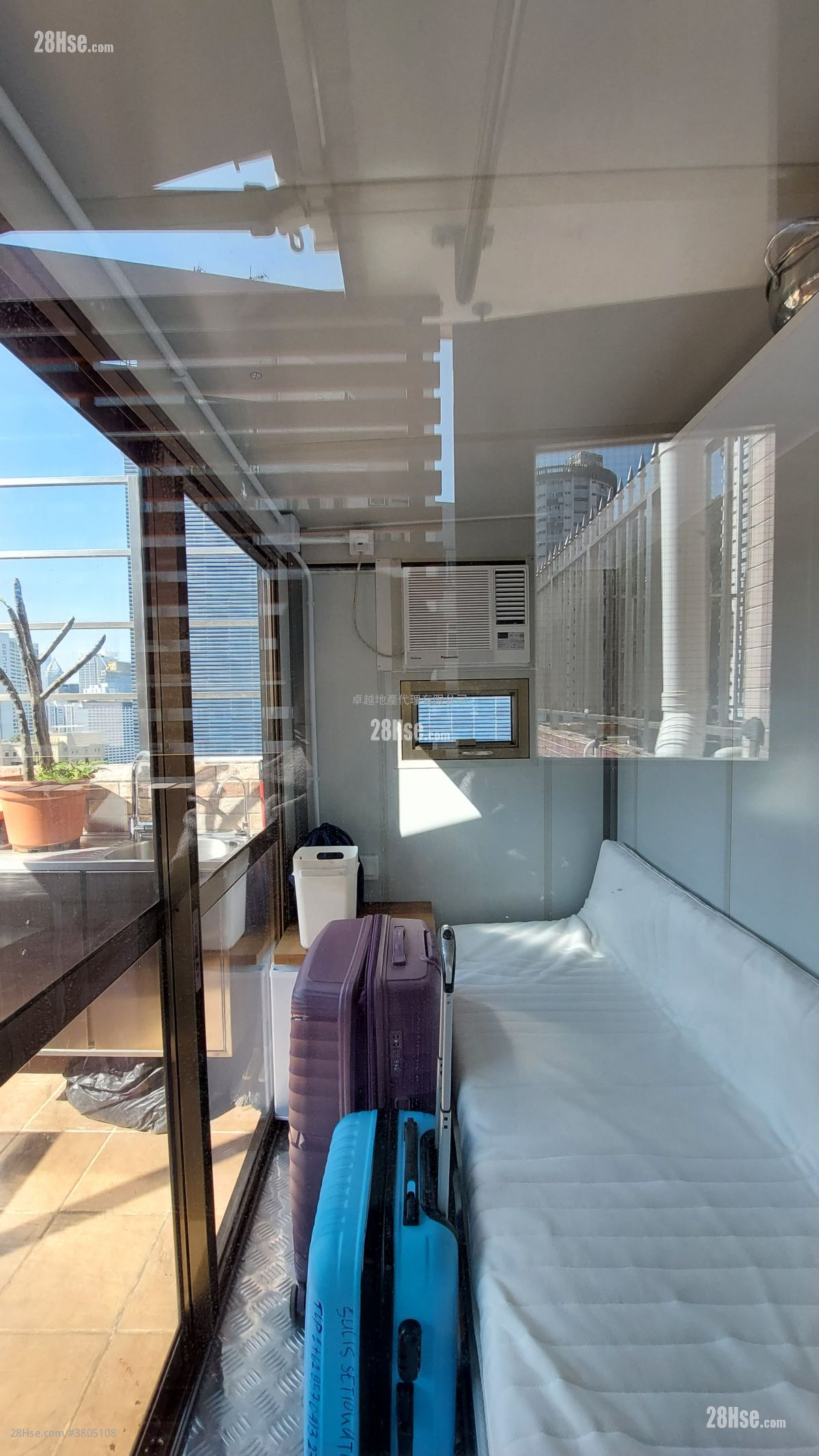 The Jolly House Sell Studio , 1 Bathroom 159 ft²