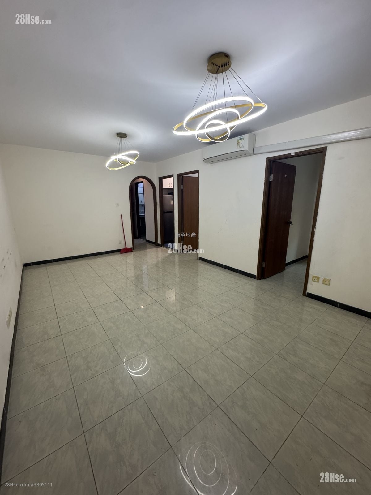 村屋 租盘 3 房 , 2 浴室