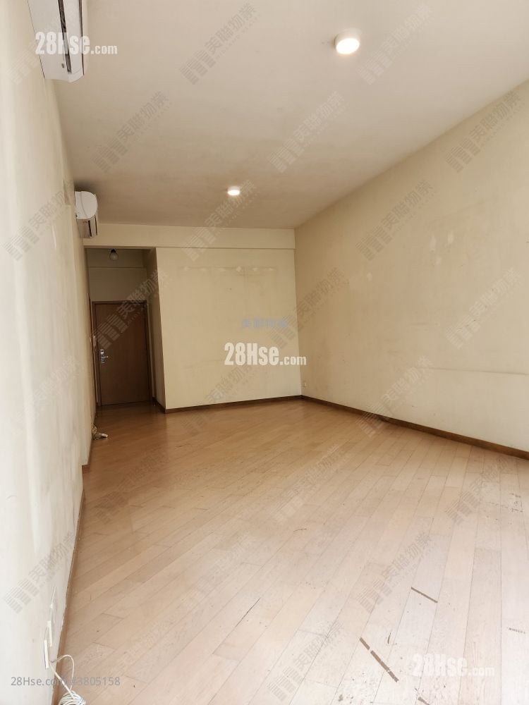 living room: Avignon Sell 3 Bedrooms 1,142 ft²