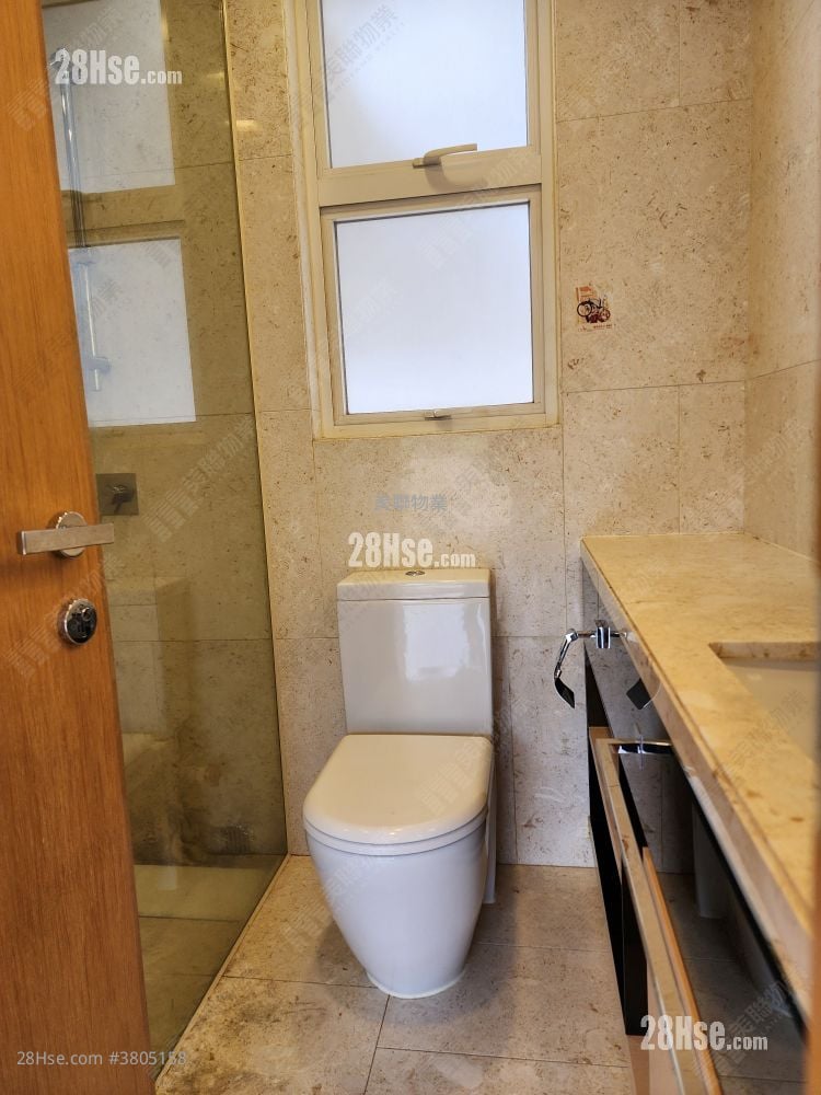 bathroom: Avignon Sell 3 Bedrooms 1,142 ft²