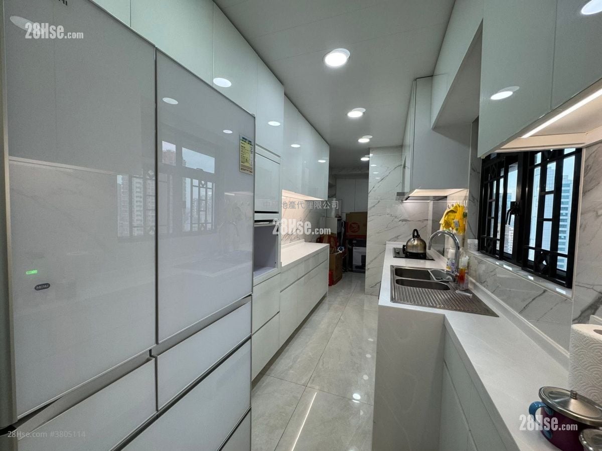 Hop Yick Plaza Sell 3 Bedrooms 990 ft²