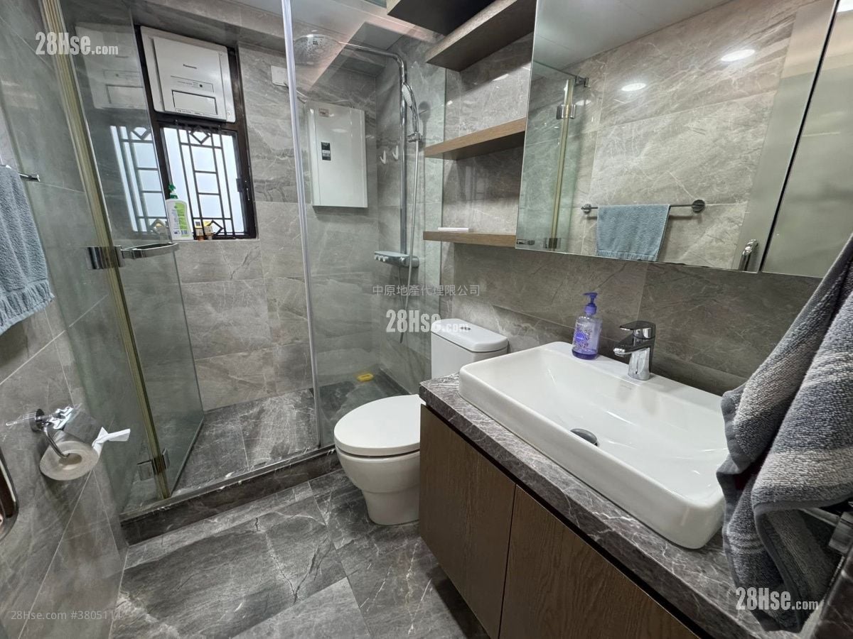 Hop Yick Plaza Sell 3 Bedrooms 990 ft²