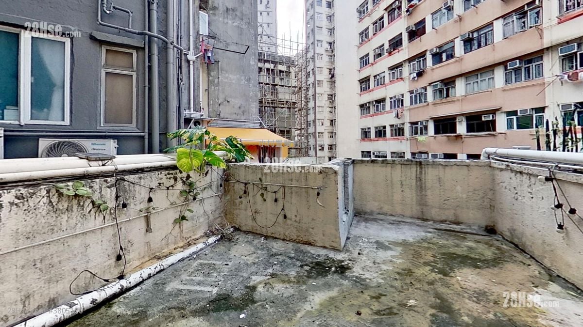 露台: 有馀楼 租盘 2 房 , 1 浴室 337 平方尺