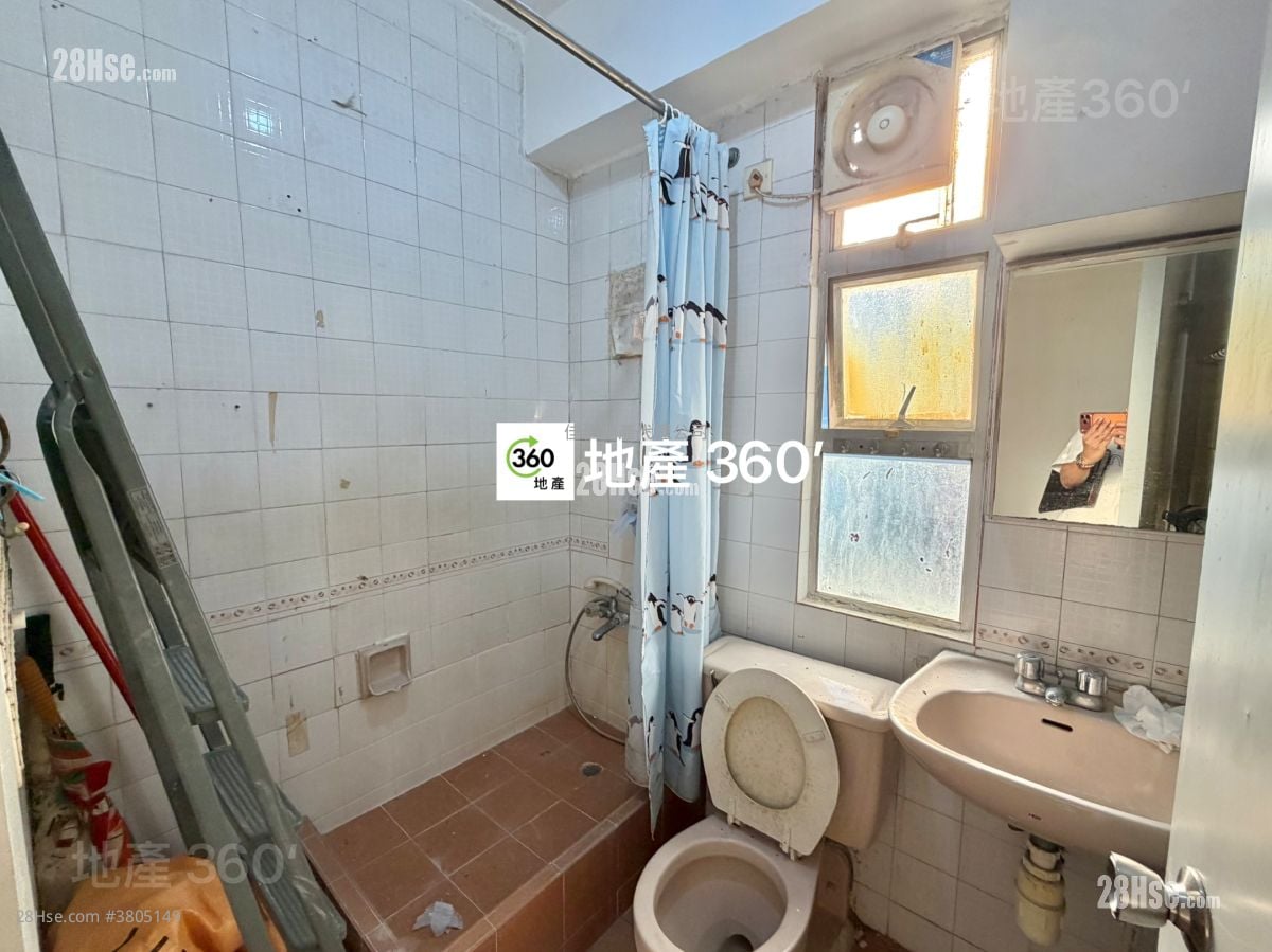 Yuet Fat Mansion Sell 2 Bedrooms , 1 Bathroom 450 ft²
