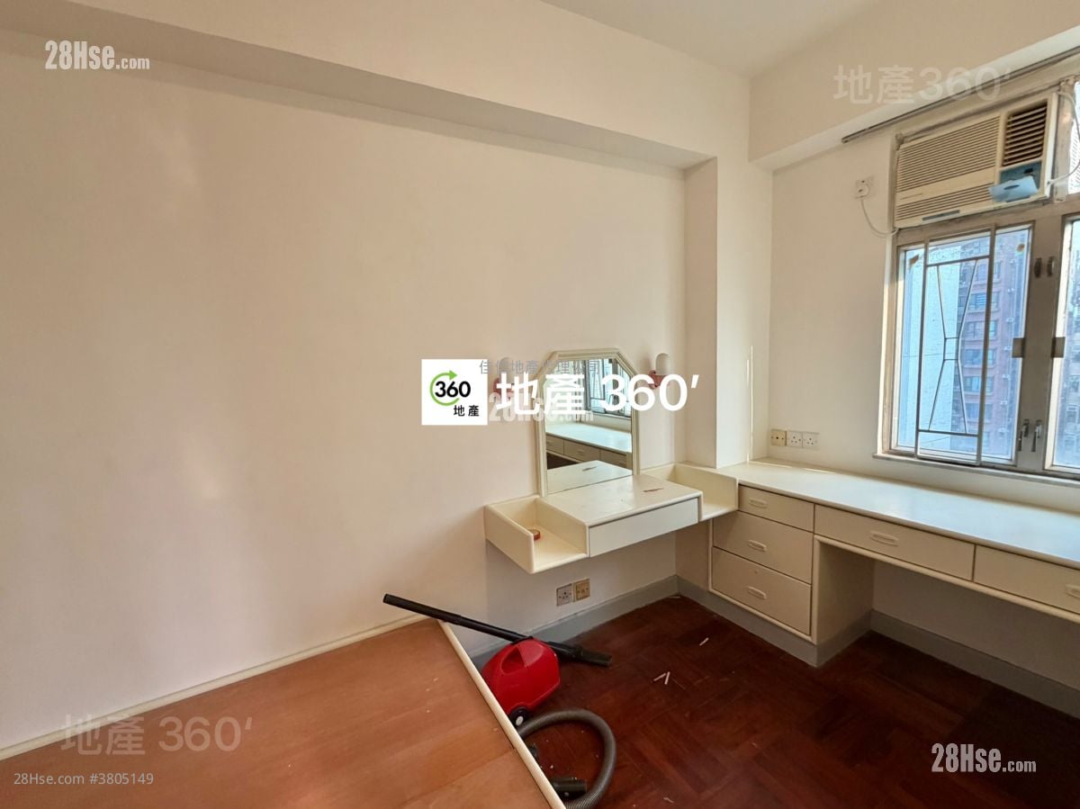 Yuet Fat Mansion Sell 2 Bedrooms , 1 Bathroom 450 ft²