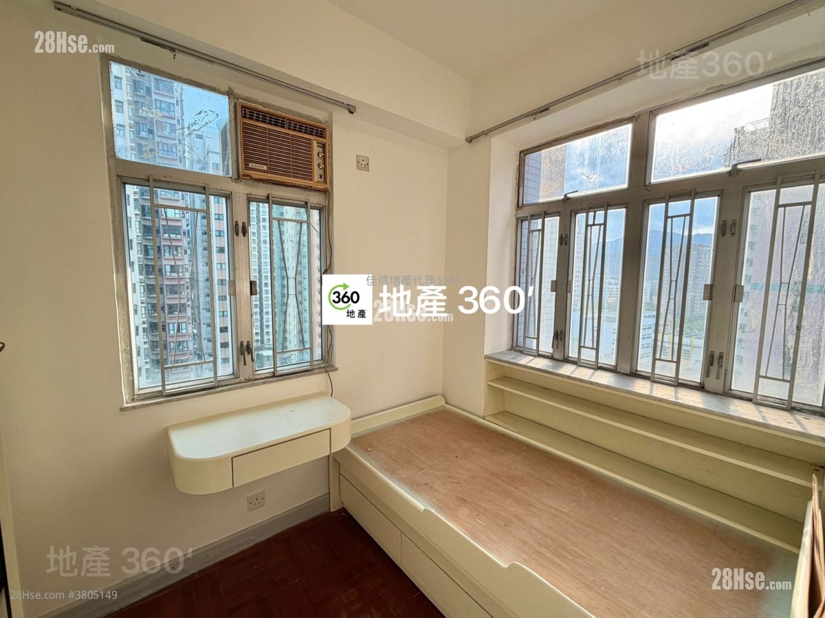 Yuet Fat Mansion Sell 2 Bedrooms , 1 Bathroom 450 ft²