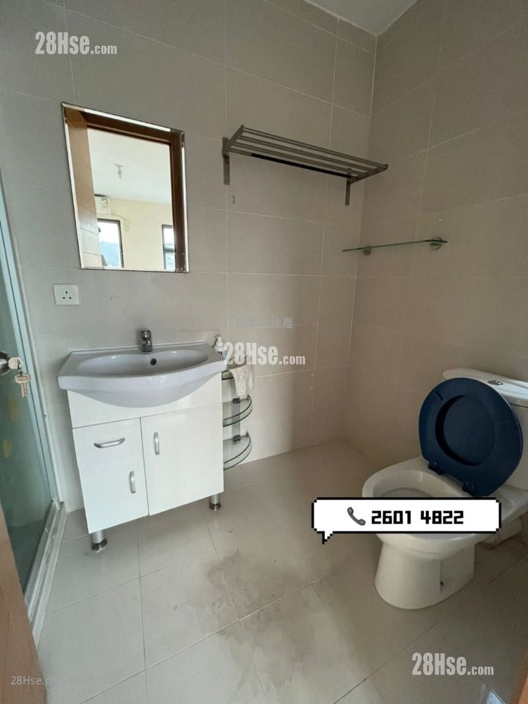 村屋 租盘 3 房 , 2 浴室 700 平方尺