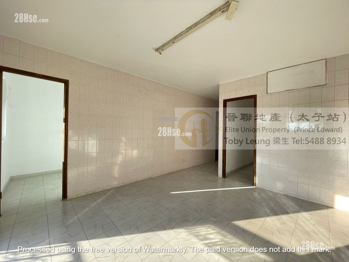 村屋 售盘 5+ 房 , 3 浴室 2,100 平方尺