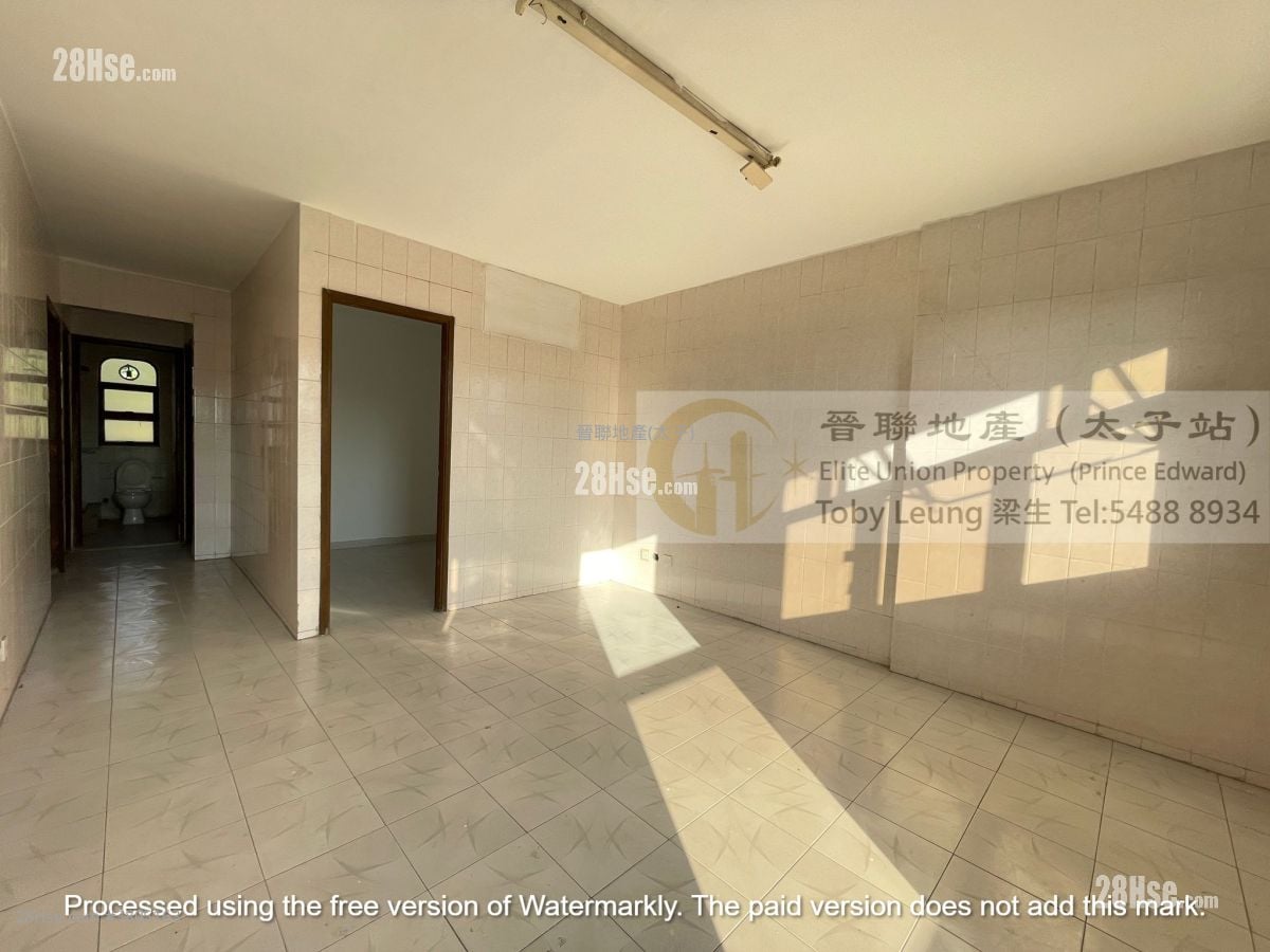 村屋 售盘 5+ 房 , 3 浴室 2,100 平方尺