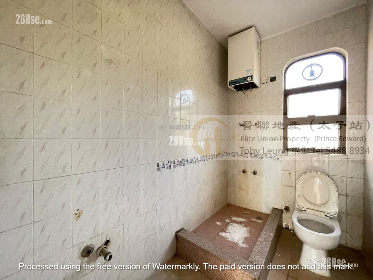 村屋 售盘 5+ 房 , 3 浴室 2,100 平方尺