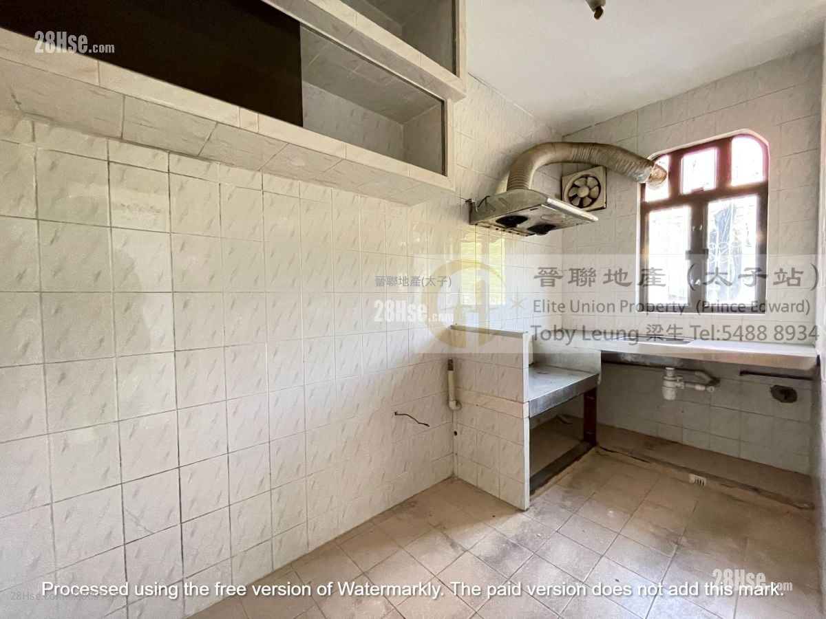 村屋 售盘 5+ 房 , 3 浴室 2,100 平方尺